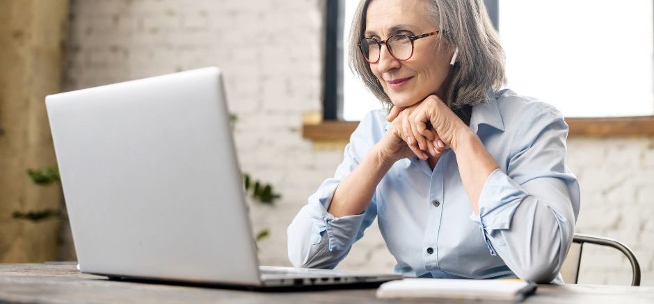 Lady sitting at laptop